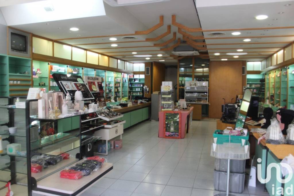 negozio in vendita a Fano