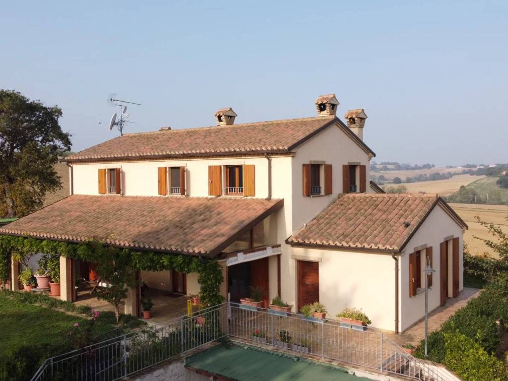 casa indipendente in vendita a Fano in zona Carignano Terme