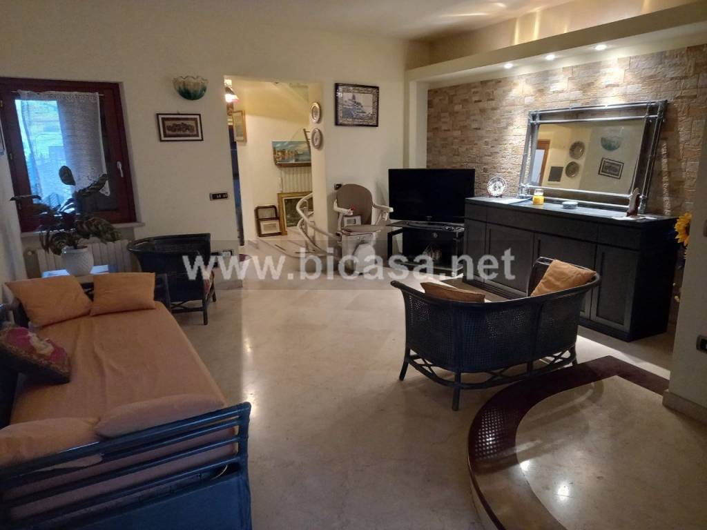 casa indipendente in vendita a Fano