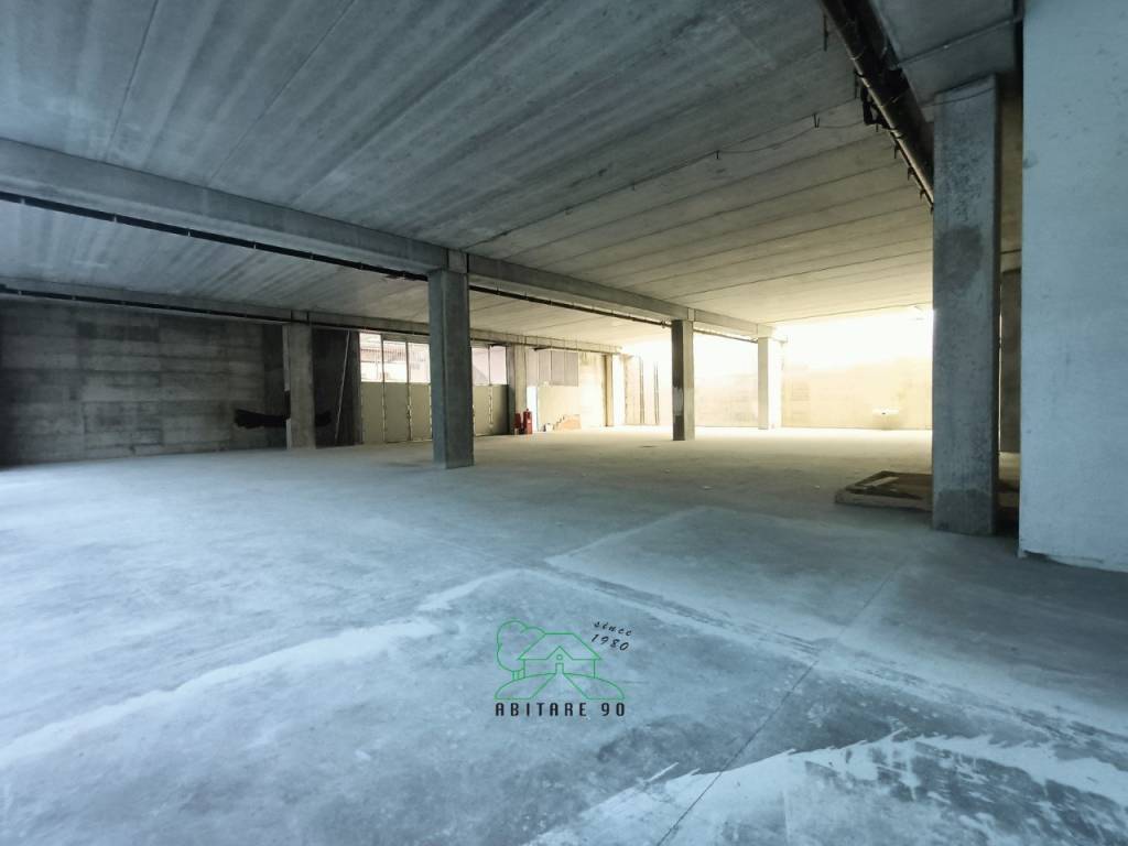 negozio in vendita a Fano in zona Caminate