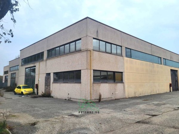 capannone in vendita a Fano in zona Torrette