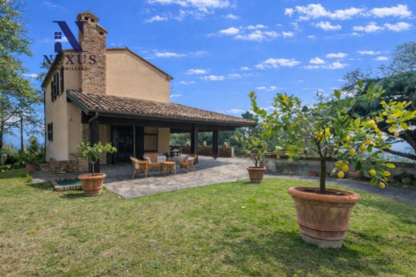 casa indipendente in vendita a Fano