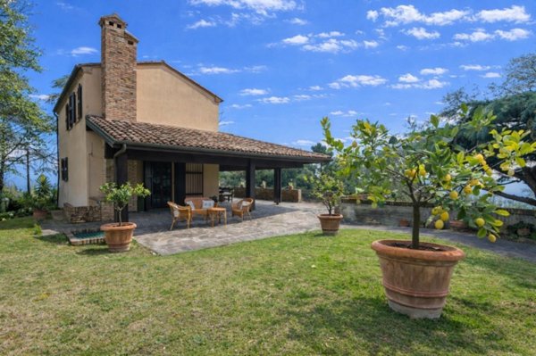 casa indipendente in vendita a Fano