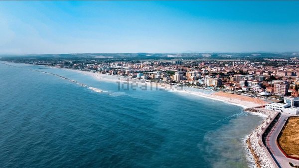 casa indipendente in vendita a Fano