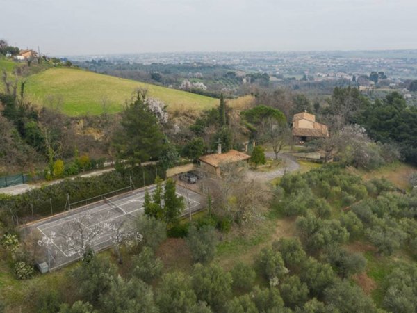 casa indipendente in vendita a Fano in zona Magliano