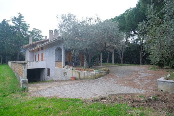 casa indipendente in vendita a Fano in zona Roncosambaccio