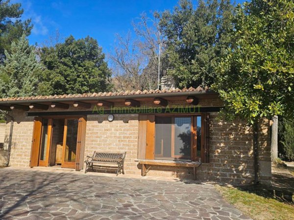 casa indipendente in vendita a Fano in zona Magliano