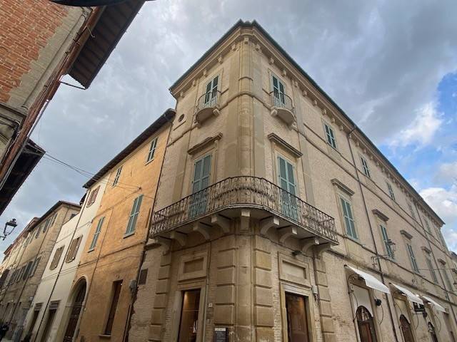 negozio in vendita a Fano