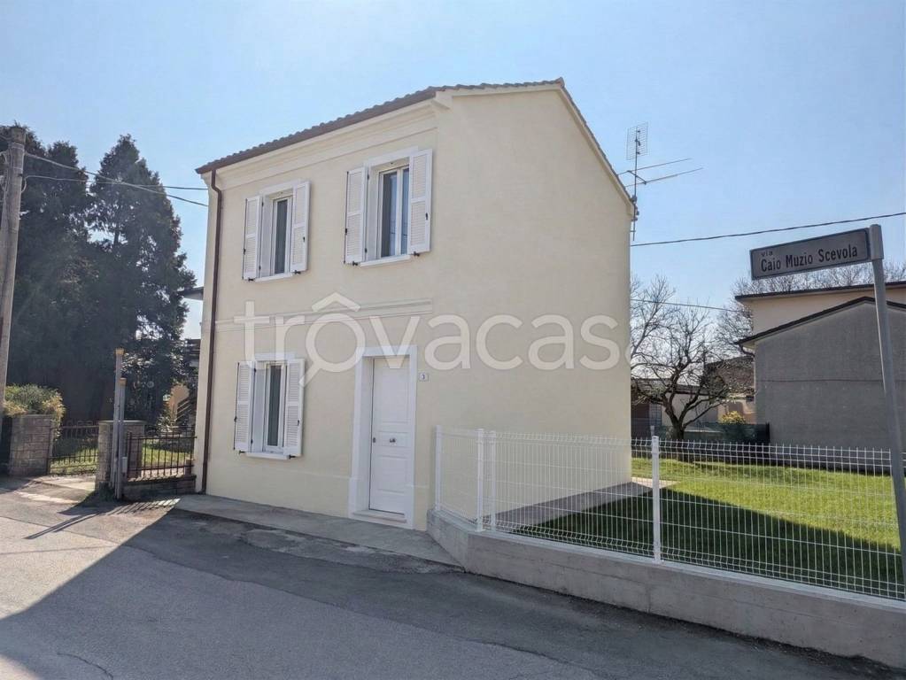 casa indipendente in vendita a Fano in zona Falcineto