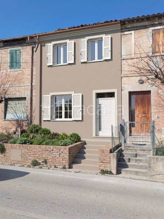 casa indipendente in vendita a Fano in zona Cuccurano