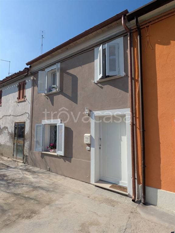 casa indipendente in vendita a Fano in zona Centinarola
