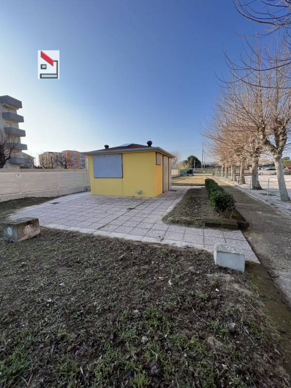 attivita commerciale in vendita a Fano in zona Torrette