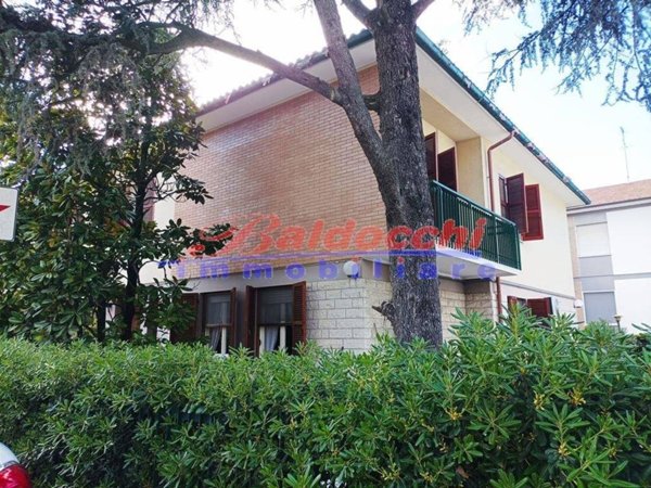 casa indipendente in vendita a Fano