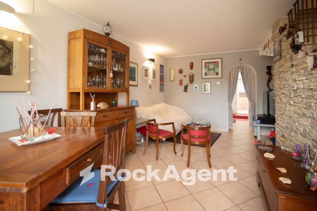 casa indipendente in vendita a Fano in zona Carrara