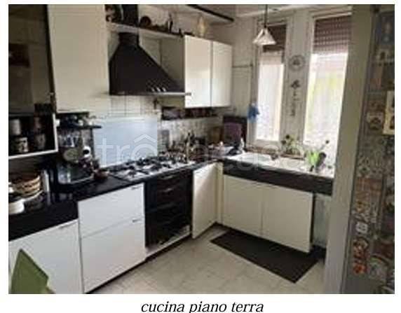 casa indipendente in vendita a Fano