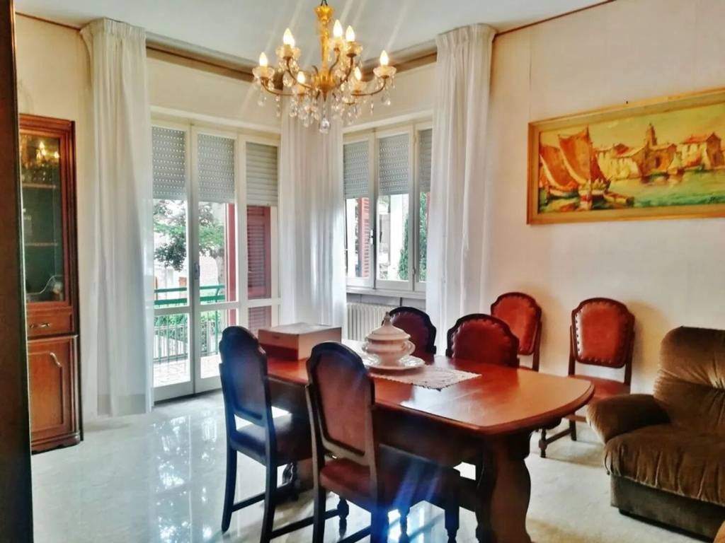 casa indipendente in vendita a Fano