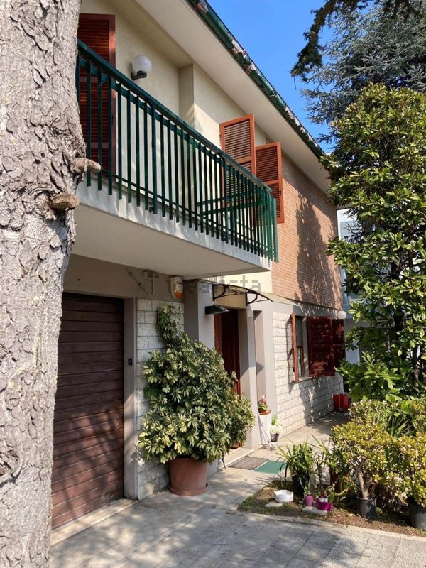 casa indipendente in vendita a Fano