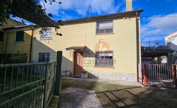 casa indipendente in vendita a Fano