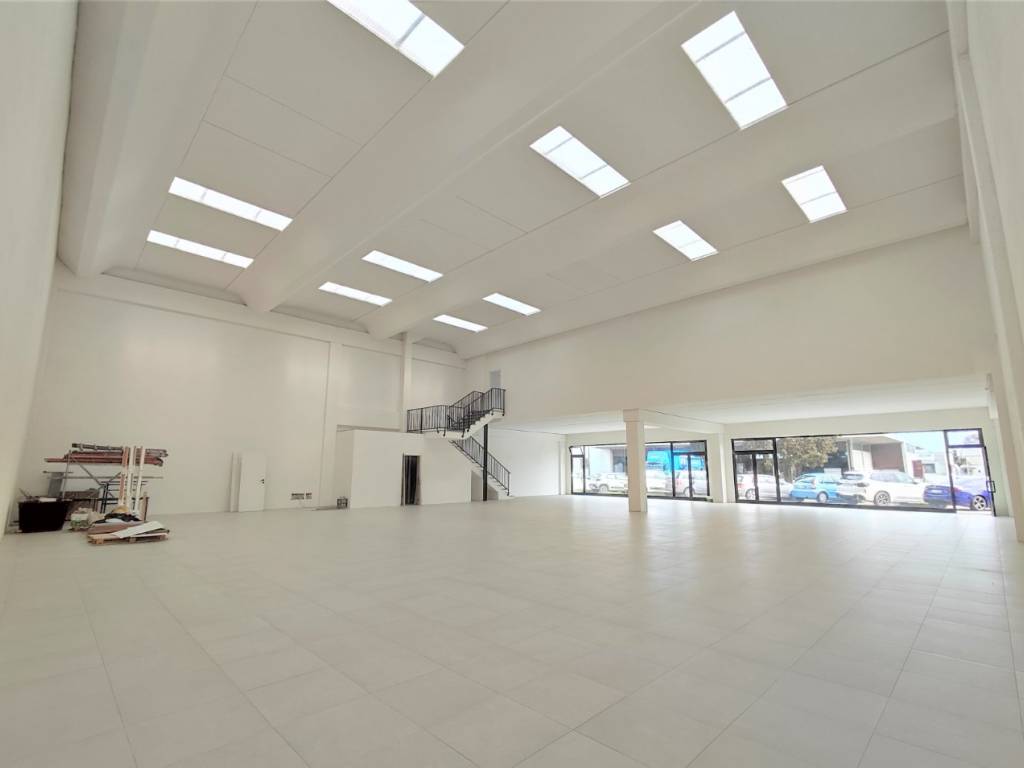 negozio in vendita a Fano in zona Torrette