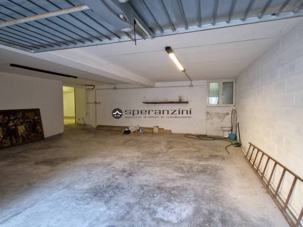 locale di sgombero in vendita a Fano