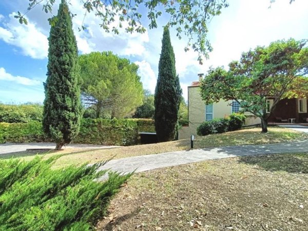 casa indipendente in vendita a Fano