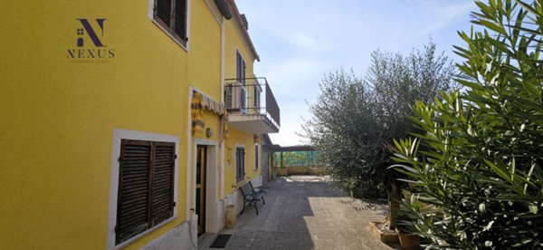 casa indipendente in vendita a Fano in zona Carrara