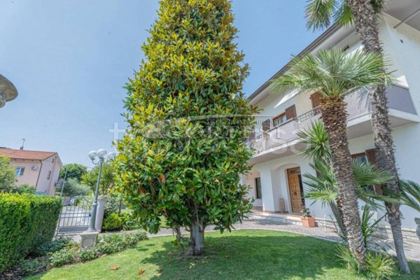 casa indipendente in vendita a Fano in zona Torrette