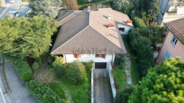 casa indipendente in vendita a Fano