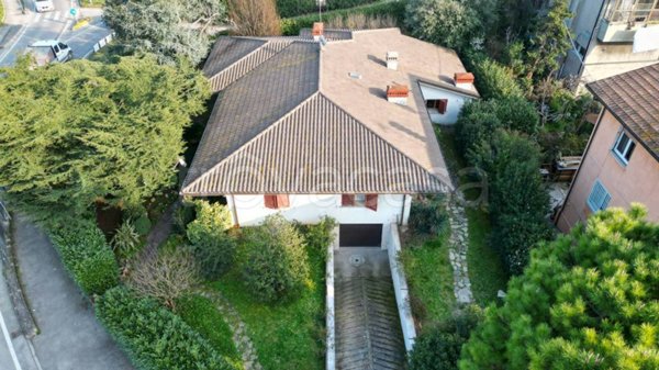 casa indipendente in vendita a Fano