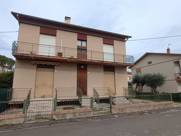 casa indipendente in vendita a Fano in zona Centinarola