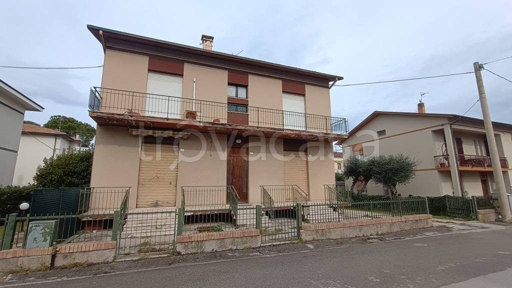 casa indipendente in vendita a Fano in zona Centinarola