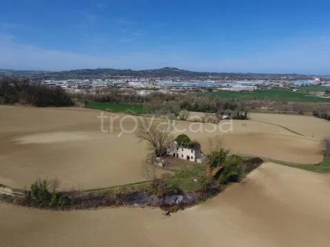 casa indipendente in vendita a Fano in zona Caminate