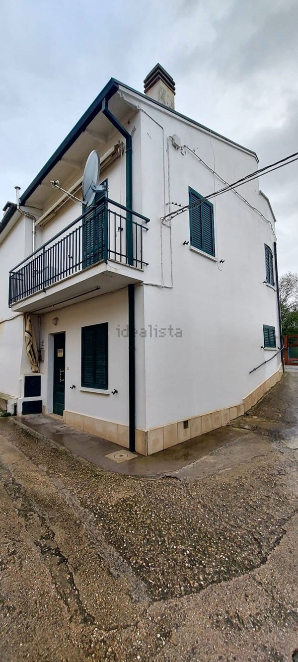 casa indipendente in vendita a Fano in zona Roncosambaccio