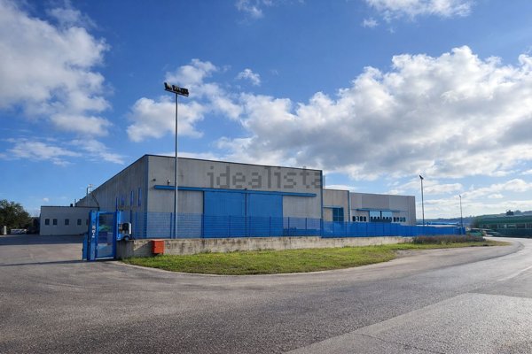 capannone in vendita a Fano in zona Bellocchi