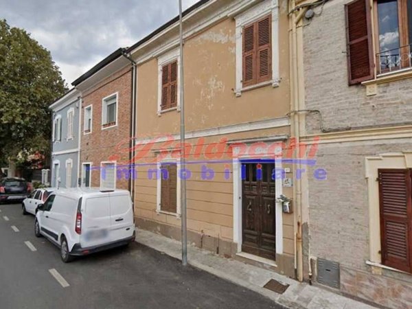 casa indipendente in vendita a Fano