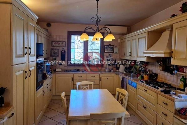 casa indipendente in vendita a Fano