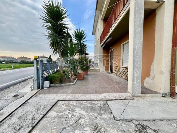 casa indipendente in vendita a Fano in zona Bellocchi