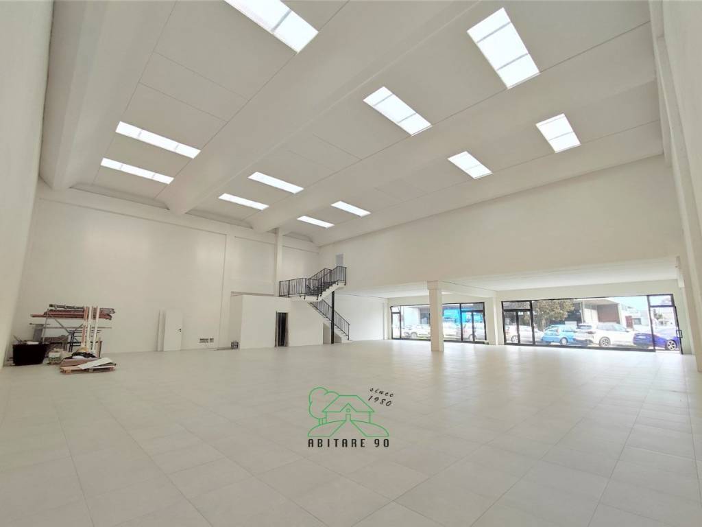 negozio in vendita a Fano in zona Torrette