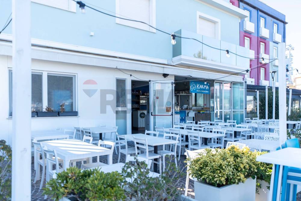 locale commerciale in vendita a Fano