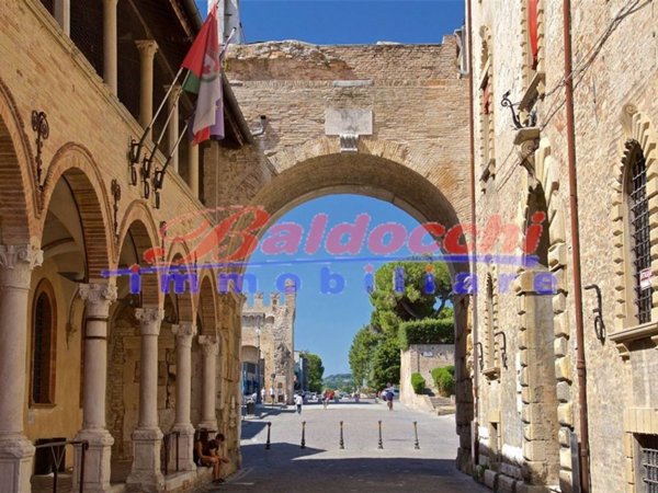 casa indipendente in vendita a Fano