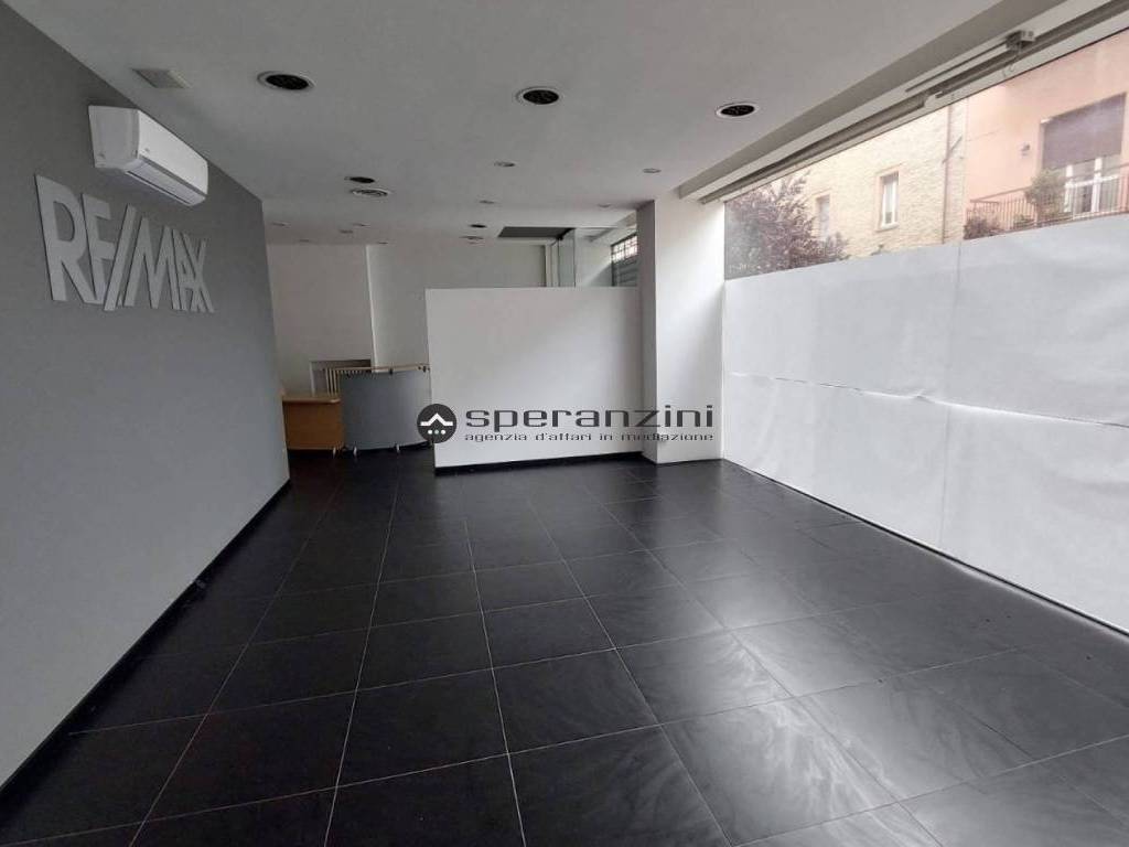 negozio in vendita a Fano