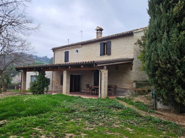 casa indipendente in vendita a Fano