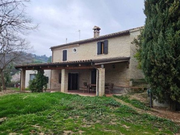 casa indipendente in vendita a Fano