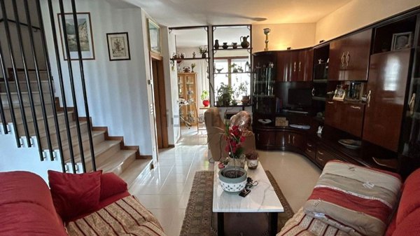 pentavano in vendita a Fano in zona Rosciano