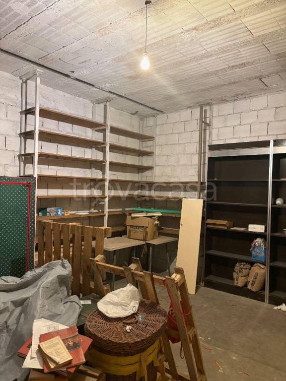 locale commerciale in vendita a Fano