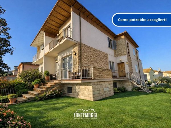 casa indipendente in vendita a Fano in zona Centinarola