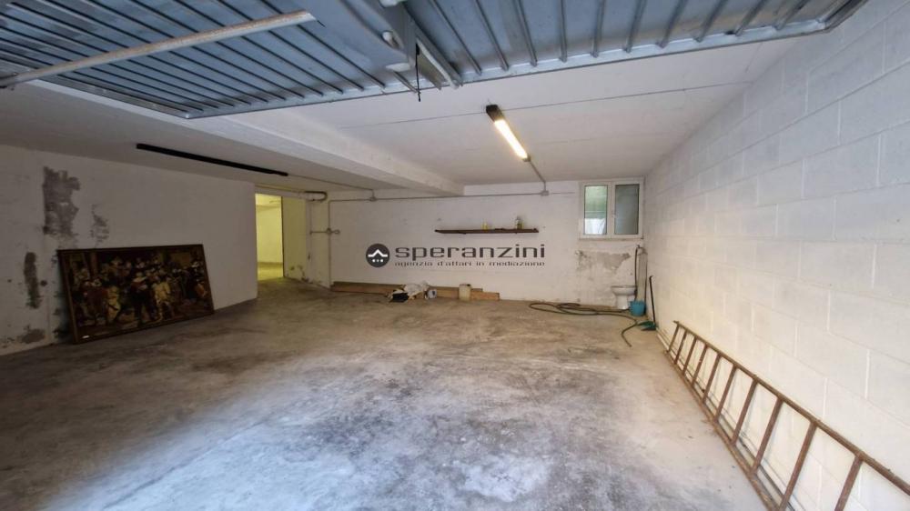 locale di sgombero in vendita a Fano