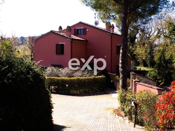 casa indipendente in vendita a Fano in zona Fenile