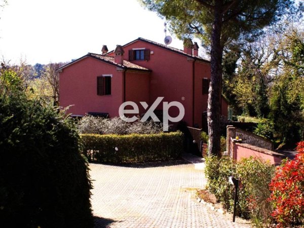 casa indipendente in vendita a Fano in zona Fenile