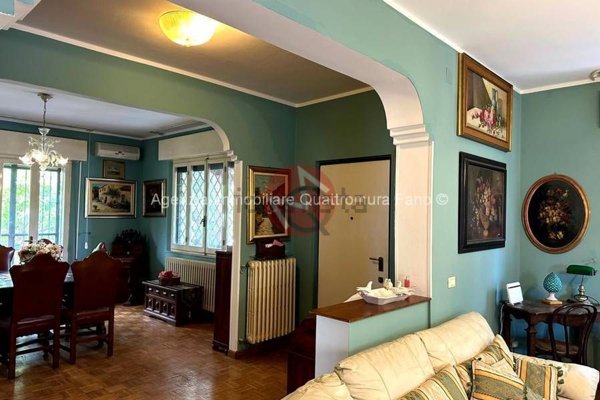 casa indipendente in vendita a Fano